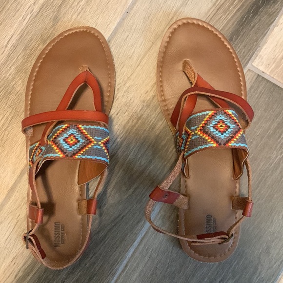 Mossimo Brown Aztec Boho Thong Sandals - Size 9 - Picture 2 of 5